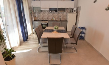 Kuća Silvija, Apartman 6+2, Murter