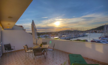 Kuća Irena, Apartman 2+2 b, Jezera