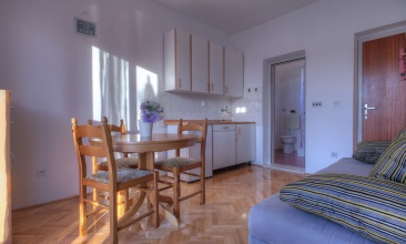 Kuća Irena, Apartman 2+2 b, Jezera