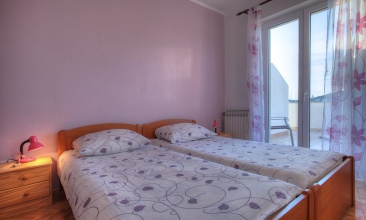 Kuća Irena, Apartman 2+2 b, Jezera