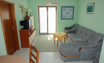 Kuća Crna, Apartman 4+1 a, Murter