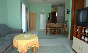 Kuća Crna, Apartman 4+1 a, Murter