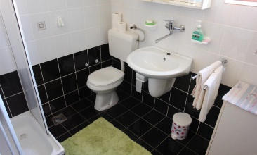 Kuća Crna, Apartman 4+1 b, Murter