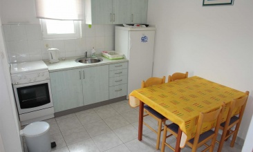 Kuća Edo , Apartman 2+2 c, Murter
