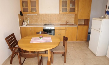 Kuća Pere, Apartman 4+1, Betina