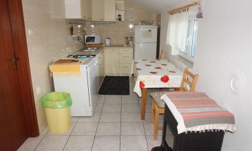 Kuća Nedjeljko, Apartman 4+1 a, Betina