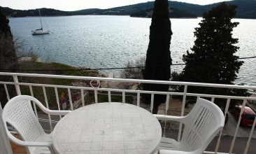 Kuća Marko, Apartman 2+1 b, Tisno