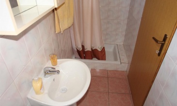 Kuća Nevesin, Apartman 2+1, Jezera