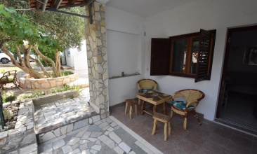 Kuća Neven, Apartman 2+2, Betina