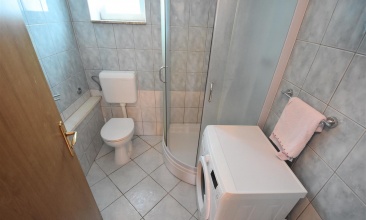 Kuća Neven 2, Apartman 2+2 a, Betina