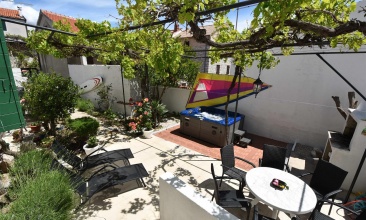Kuća Sanja, Apartman 8, Betina