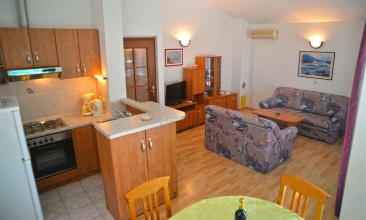 Kuća Divna, Apartman 2+3 a, Betina