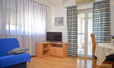 Kuća Divna, Apartman 2+2 b, Betina