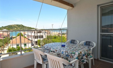 Kuća Divna, Apartman 2+2 b, Betina