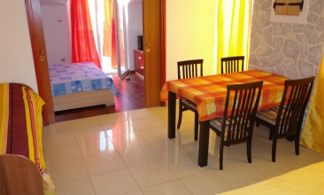 Kuća Frane, Apartman 2+2 a, Jezera