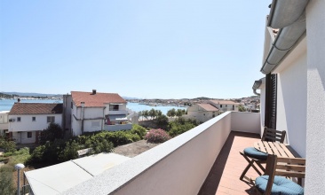 Kuća Višnja, Apartman 4+2, Murter