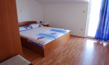 Kuća Ivica, Apartman 2+1 b, Murter