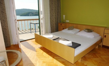 Kuća Ksenija, Apartman 4+2, Tisno