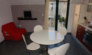 Kuća Mirela, Apartman 2+2 b, Tisno