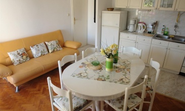 Kuća Silvija, Apartman 4+2, Murter