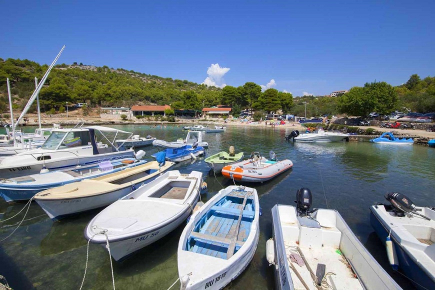 Lučica na plaži Čigrađa