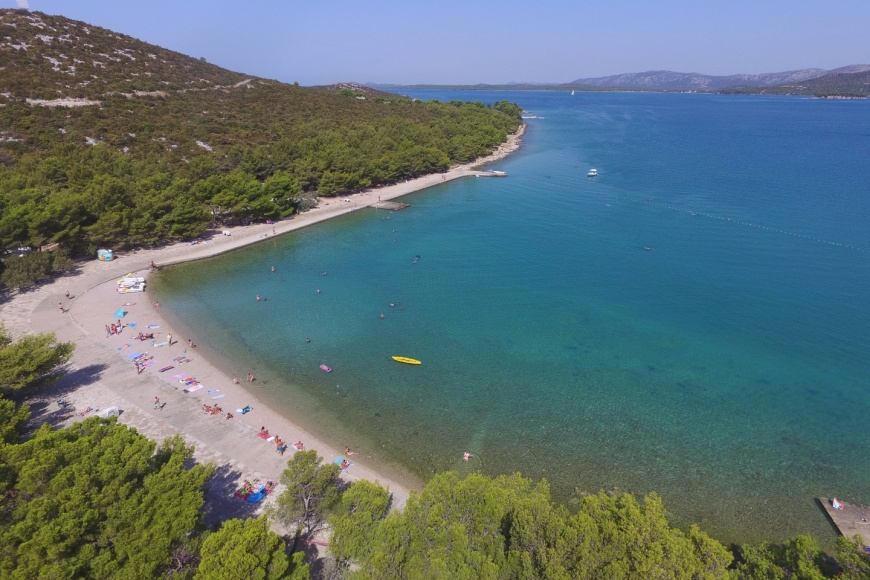 Plaža Jazina Tisno