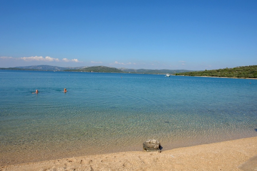 Žalo na plaži Jazina