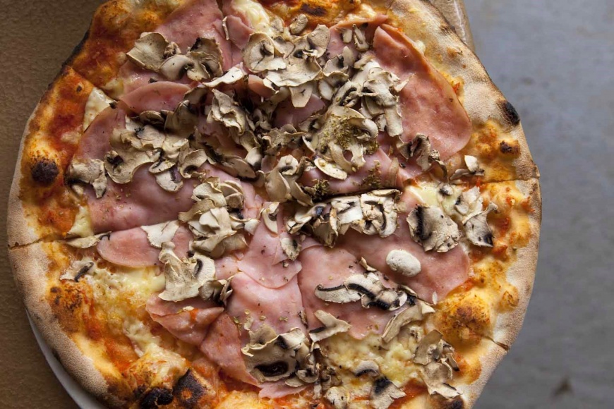 Pizza u pizzeriji Morski pas