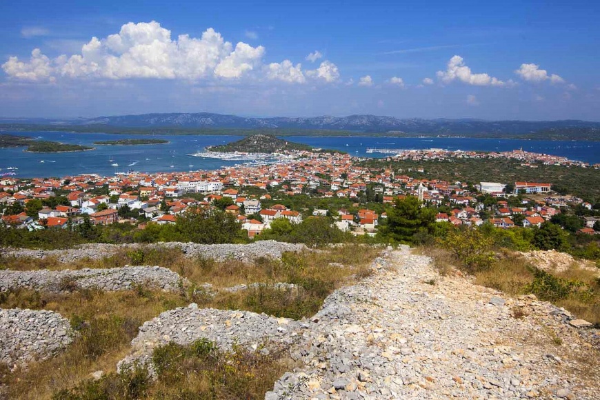 Vidikovac Raduč, pogled na Murter