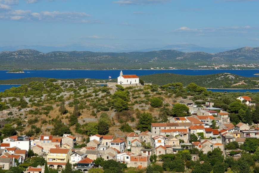 Crkvica Sv. Roko i stari dio Murtera