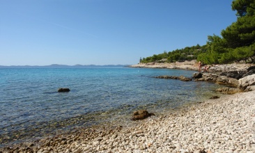 Obluci na plaži Mala Doca