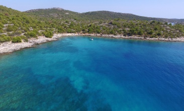 Kristalno čisto more na plaži Tužbine